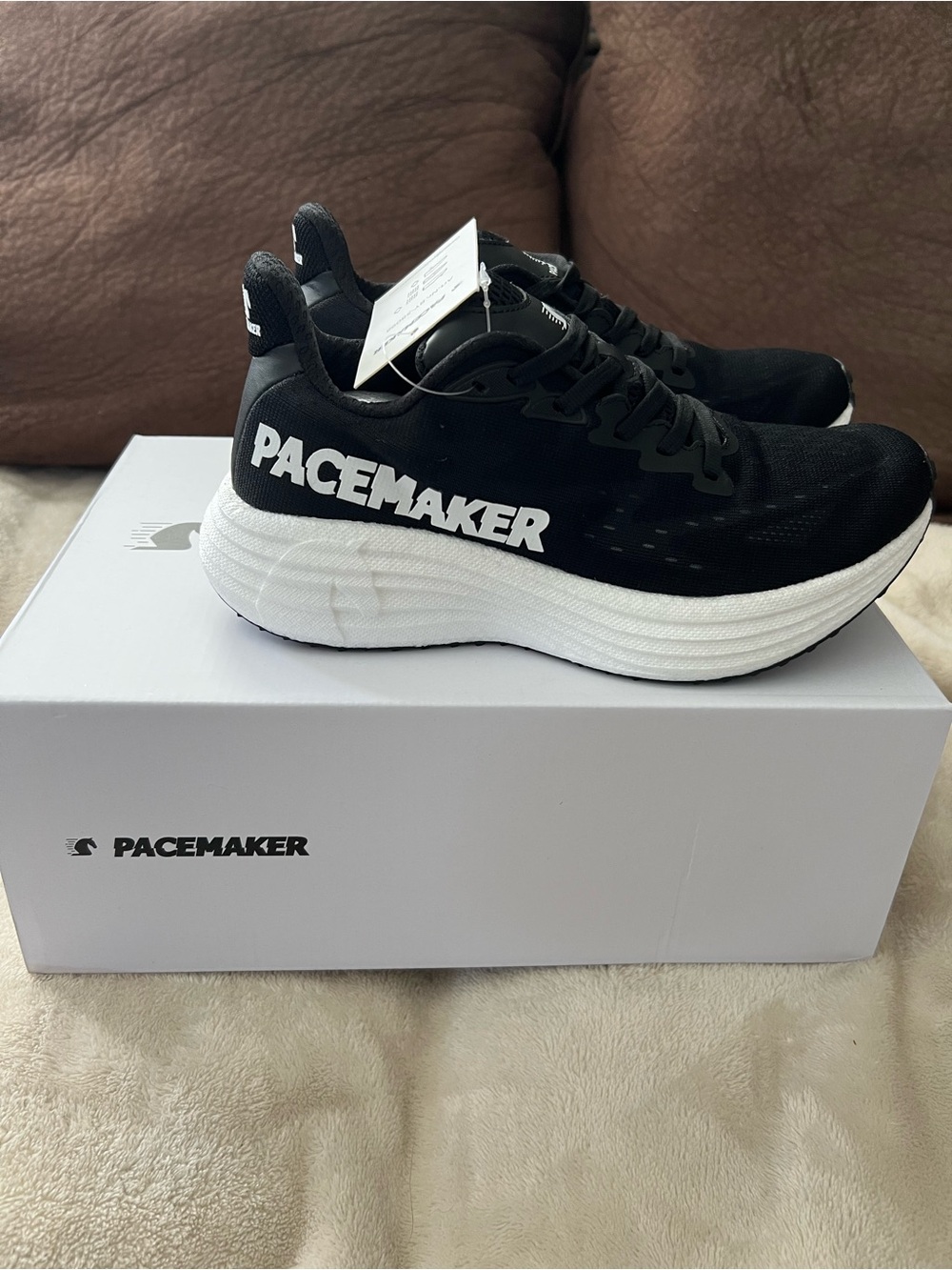PACEMAKER Athletic shoes Men's Black Athletic Running Shoes with White Midsole